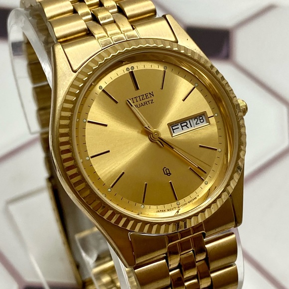 Vintage Citizen Gold-tone Stainless Steel QQ Watch With Day / Date - Picture 5 of 13